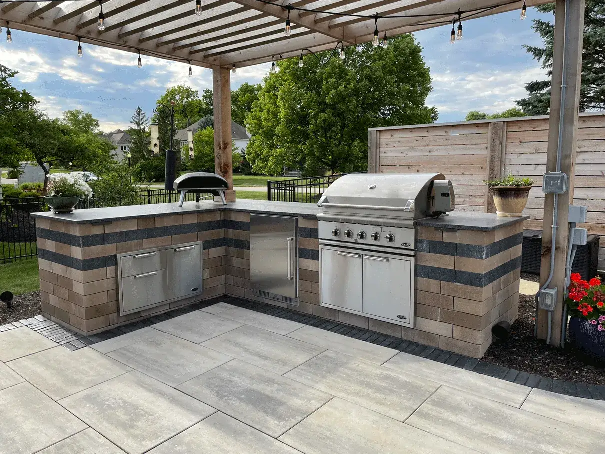 Outdoor-kitchen-grills-landscaping-and design
